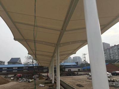 一站式解析 定制充電樁車棚、專業雨篷廠家、價格因素與膜結構工程全流程