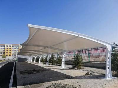 7字形膜結構車棚 專業電動車停車棚設計、施工與十年售后保障